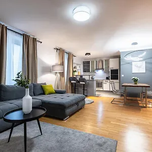 Apartment Live Centrally In A Spacious And Modern In, Wien