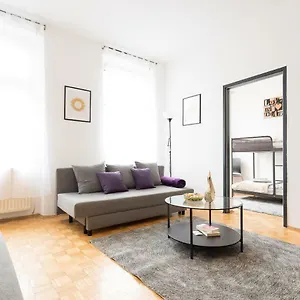 Apartment Lovely Two Level For Families, Wien